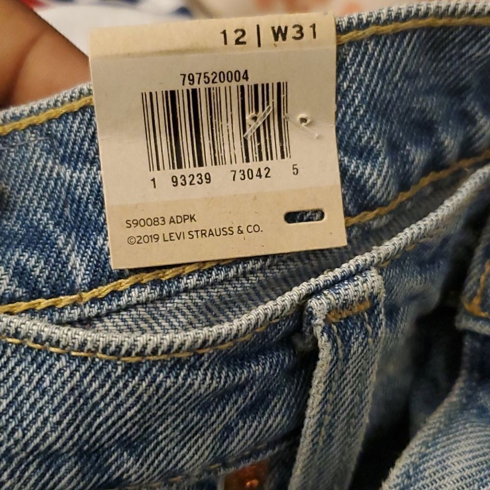 Levi's Women high-rise iconic mini jeans skirt. - Picture 8 of 9
